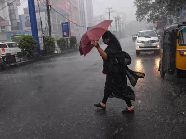 Kolkata Weather Report:  Monsoon arrives in Kolkata, light rain likely over 72 hours Kolkata Weather Report: मानसून के पहुंचने पर बारिश में नहाया कोलकाता, अगले 24 घंटे में भारी से अत्यधिक बारिश होने की संभावना