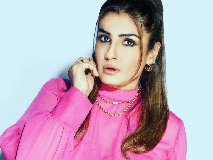 Writer Ashok kumar pandey react on Raveena Tandon Tweet regarding Agneepath Scheme Agneepath Scheme: 'उनके पास मेकअप करके 60 में 16 दिखने की सुविधा नहीं'- रवीना टंडन के ट्वीट पर लेखक ने दिया ऐसा जवाब