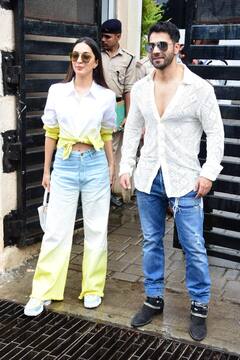 Varun Kiara Photos: व्हाइट आउटफिट में ट्विनिंग करते दिखे वरुण धवन और कियारा आडवाणी, फिल्म प्रमोशन के दौरान इस अंदाज़ में नज़र आए