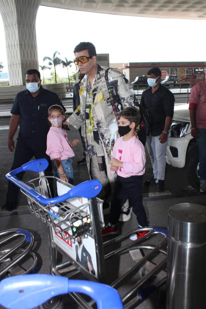 वर्क फ्रंट की बात करें तो करण ने हाल ही में 'रॉकी और रानी की प्रेम कहानी' का शेड्यूल पूरा कर लिया है. इसमें आलिया भट्ट, रणवीर सिंह, जया बच्चन, शबाना आजमी और धर्मेंद्र हैं.   गुरुवार को, करण को मुंबई में एक पुरस्कार समारोह में देखा गया, जहां वह अपने प्रोडक्शन वेंचर जुगजुग जीयो के अभिनेताओं में शामिल हुए. वह फिल्म के पंजाबी गाने पर डांस करने के लिए कियारा आडवाणी, अनिल कपूर, वरुण धवन और मनीष पॉल के साथ मंच पर शामिल हुए.