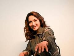 Madhuri Dixit : 'धकधक गर्ल' माधुरीच्या मनमोहक सौंदर्याची नेटकऱ्यांना भुरळ!