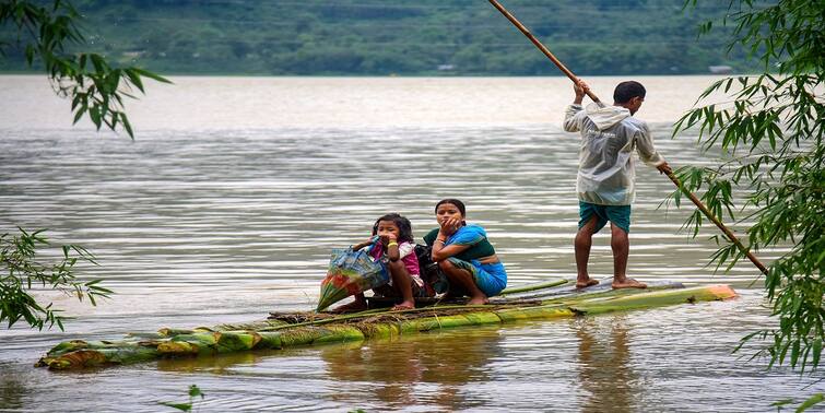 Assam Flood Situation death toll reaches 71 42 lakh people affected many still missing Assam Flood Situation: ২৪ ঘণ্টায় মৃত্যু তিন শিশুর, জলের তোড়ে ভেসে গেলেন তিন পুলিশকর্মী, অসমের বন্যায় মৃত ৭১ জন