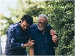 Father's Day Gift: केक, कार्ड और गैजेट्स नहीं, इस गिफ्ट से बनाएं फादर्स डे को यादगार