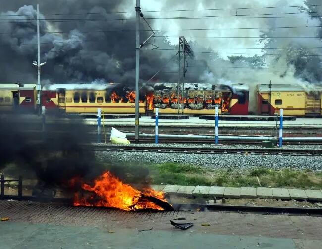 Bihar Bandh: અગ્નિપથ યોજનાના વિરોધમાં આજે બિહાર બંધની જાહેરાત, મહાગઠબંધને આપ્યું સમર્થન Bihar bandh today over Agnipath; RJD, BJP ally Jitan Manjhi extend support Bihar Bandh: અગ્નિપથ યોજનાના વિરોધમાં આજે બિહાર બંધની જાહેરાત, મહાગઠબંધને આપ્યું સમર્થન