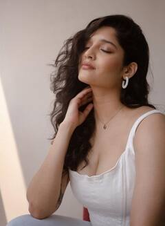 Actress Ritika Singh : அதிரி புதிரியான அழகு... போட்டோஷுட்டில் அசத்திய நடிகை ரித்திகா சிங்..!