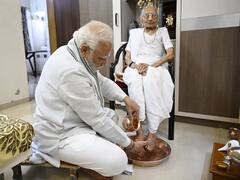 PHOTO : आईचा शंभरावा वाढदिवस, हीराबेन यांचे पाय धुवून पंतप्रधान मोदी यांनी आशीर्वाद घेतले!