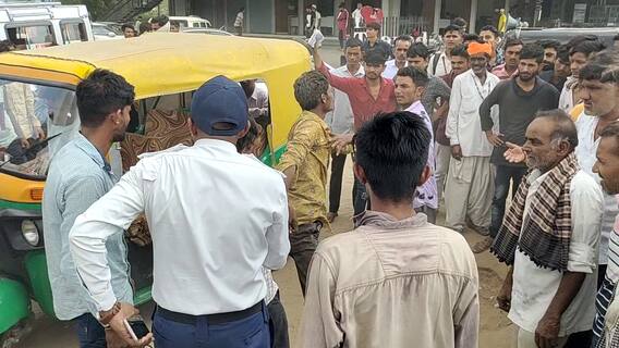 Tharad : દારૂડિયાએ ભરબજારે ચાલું કર્યો 'ખેલ', બે યુવકો ટિંગાટોળી કરી લઈ ગયા, વીડિયો વાયરલ