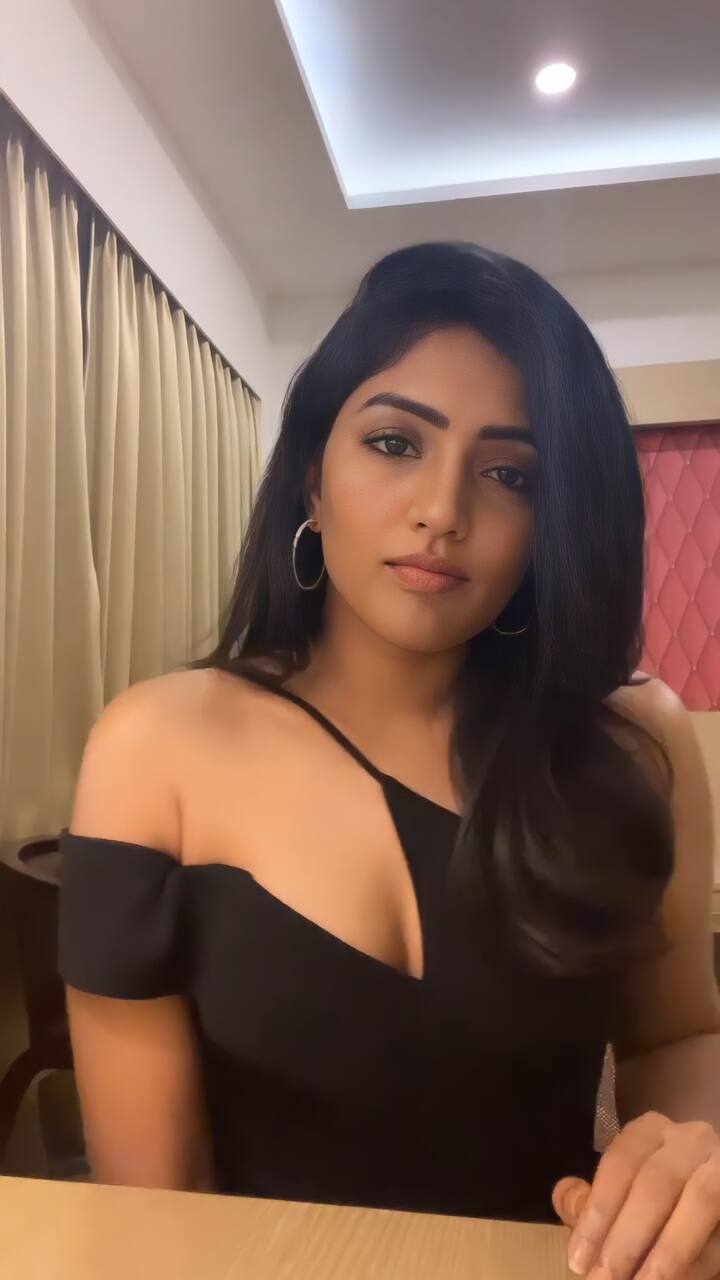 வெட்கம் வந்தால் உரையும் விரல்கள் தொட்டால் உருகும் நீரும் பெண்ணும் ஒன்று வாடையிலே