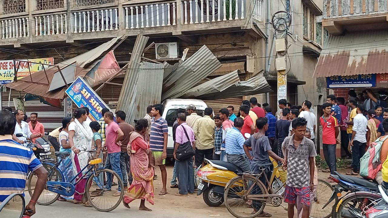 Bankura News: রোগীকে হাসপাতালে নিয়ে যাওয়ার পথে বিপত্তি, দুর্ঘটনার কবলে অ্যাম্বুলেন্স