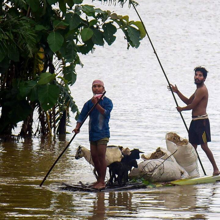 এদিন সকাল ৬টায় প্রধানমন্ত্রী ফোন করে অসমের বন্যা পরিস্থিতির কথা জানতে চেয়ে কেন্দ্রের তরফে সবরকম সাহায্যের আশ্বাস দিয়েছেন বলে জানিয়েছেন অসমের মুখ্যমন্ত্রী হিমন্ত বিশ্ব শর্মা।