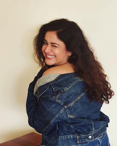 Actress Poonam Bajwa : கண்ண காட்டு போதும்...நடிகை பூனம் பாஜ்வாவின் லேட்டஸ்ட் போட்டோஸ்..