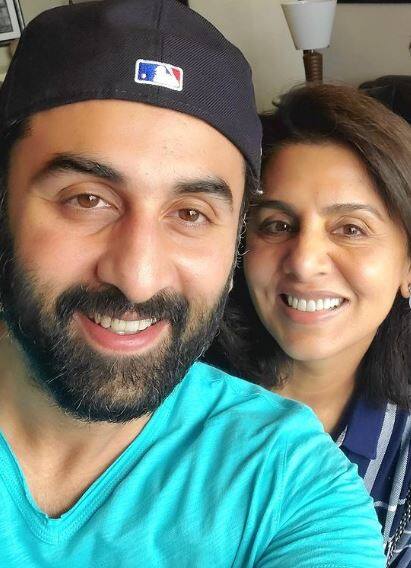 15 साल की उम्र में ऋषि कपूर से मिलने वाली नीतू कपूर ने 1980 में अभिनेता से शादी की और 'यादों की बारात', 'दीवार', 'खेल खेल में' और 'कभी कभी' जैसी हिट फिल्मों में अभिनय करने के बाद फिल्मों को छोड़ दिया.