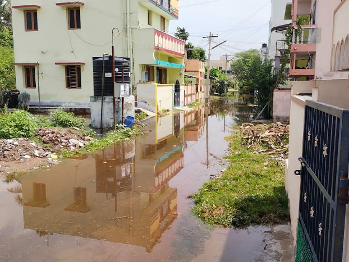 கரூரில் இரவில் கொட்டி தீர்த்த கனமழை - வீடுகளுக்குள் புகுந்த தண்ணீர்...!