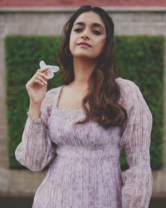 Keerthy Suresh : வெள்ளி நிற தேவதையாக கீர்த்தி சுரேஷ்..! லேட்டஸ்ட் கிளிக்ஸ்..!