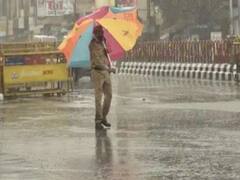 UP Weather Forecast: यूपी में आज भी छाए रहेंगे बादल, इन जगहों पर हो सकती है बारिश, जानें- मौसम का पूरा हाल