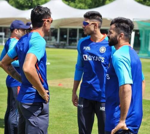অনুশীলনে শার্দুল ঠাকুর, শুভমন গিল, নভদীপ সাইনি প্রত্যেককেই দেখা গেল চেনা মেজাজে। আইপিএলের পর ফের তাঁরা মাঠে নামতে চলেছেন।