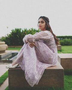 Keerthy Suresh : வெள்ளி நிற தேவதையாக கீர்த்தி சுரேஷ்..! லேட்டஸ்ட் கிளிக்ஸ்..!