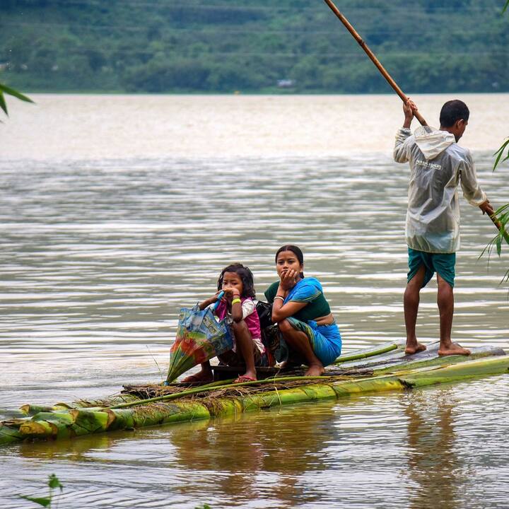 শুধুমাত্র বাজালি জেলাতেই ৩.৫৫ লক্ষ মানুষ ক্ষতিগ্রস্ত। এর পরে দারাংয়ে ২.৯০ লক্ষ মানুষ, গোয়ালপাড়ায় ১.৮৪ লক্ষ মানুষ, বরপেটায় ১.৬৯ লক্ষ মানুষ, নলবাড়িতে ১.২৩ লক্ষ মানুষ, কামরুপের ১.১৯ লক্ষা মানুষ ও হোজাই জেলার ১.০৫ লক্ষ মানুষ ক্ষতিগ্রস্ত।