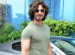 Watch: विद्युत जामवाल ने फीमेल फैन को यूं किया सरप्राइज, वीडियो देख तारीफ करते नहीं थक रहे लोग