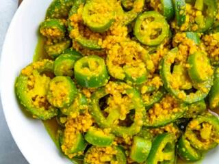 Green Chilli Fry Recipe: कुछ स्पाइसी खाने का मन हो तो झटपट बनाएं ग्रीन चिली फ्राई, जानिए रेसिपी