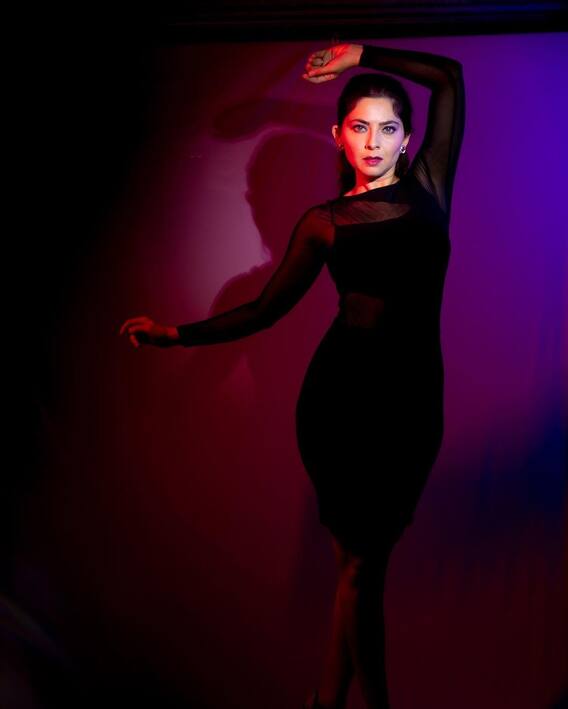 Photo: Seeing you Bala... Sonali Kulkarni shares killer look!