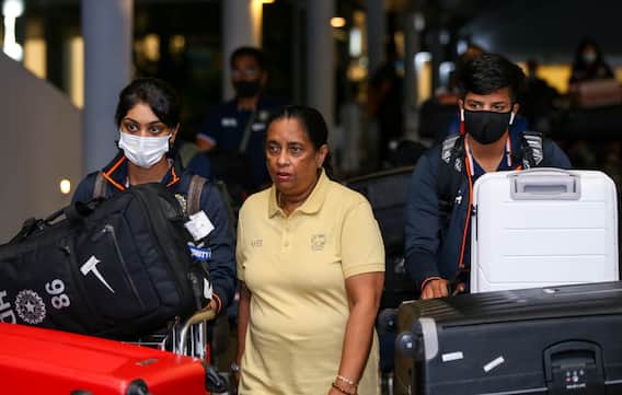India Women tour of Sri Lanka: लिमिटेड ओवर सीरीज के लिए श्रीलंका पहुंची भारतीय टीम, देखें तस्वीरें