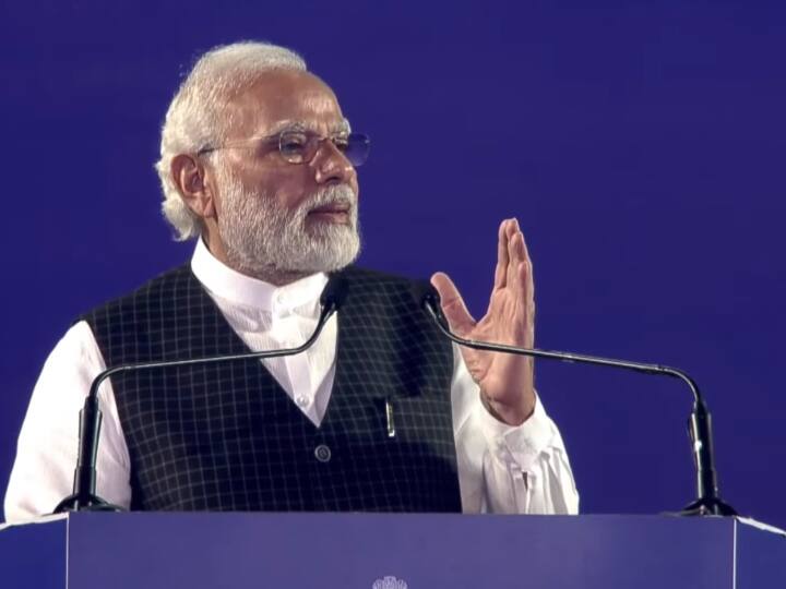 Prime Minister Narendra Modi launches the torch relay for the 44th Chess Olympiad at Indira Gandhi Stadium in Delhi Chess Olympiad: 'शतरंज अपने जन्मस्थान से निकलकर पूरी दुनिया में छाप छोड़ रहा', पीएम मोदी बोले- ये देश के लिए गर्व की बात