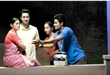 Pushpa Impossible: Watch how an uneducated woman keeps her family happy | SBS