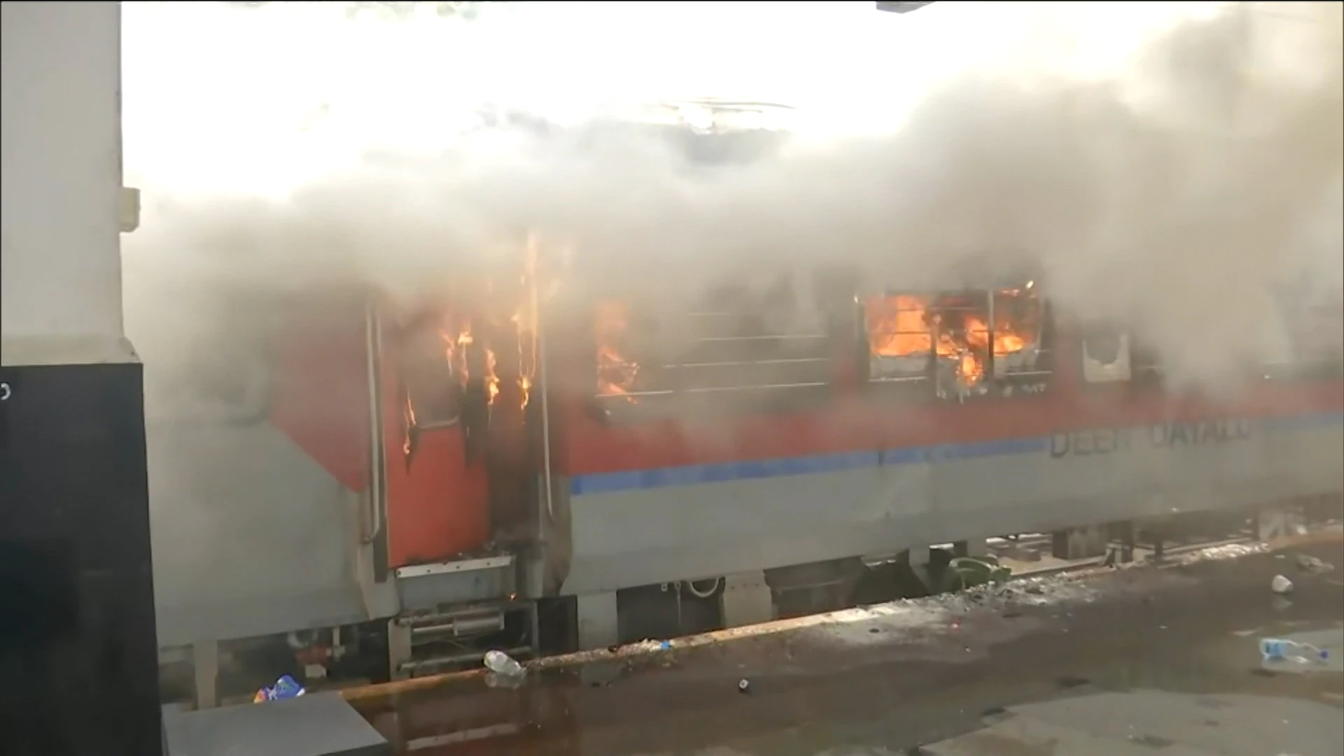Agnipath Scheme Protest: Passengers left stranded on railway stations | Ground Report from Delhi
