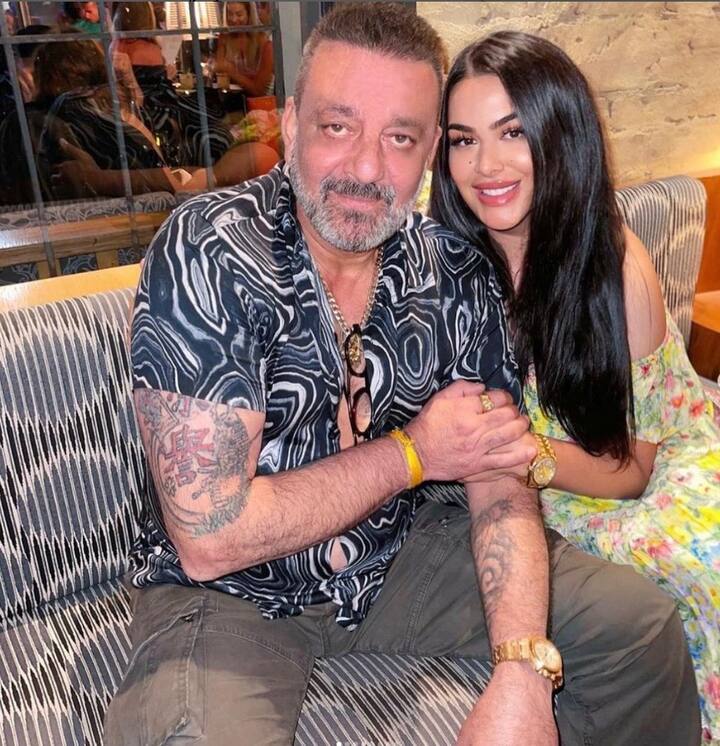 फोटोज़ शेयर करते हुए त्रिशला ने लिखा, 'हैप्पी फादर्स डे मेरे शेर...और सबसे बेस्ट पापा जो एक बेटी कभी भी मांग सकती है. आई लव यू पापा. हमेशा आपसे प्यार करूंगी'.