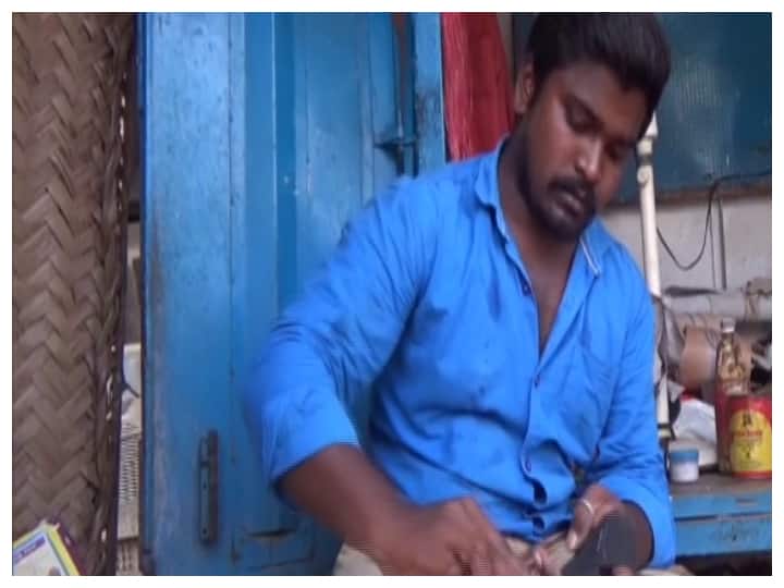 Tamil Nadu: Civil Engineering Graduate Stitches Shoes To Make Ends Meet, Photo Goes Viral Tamil Nadu: Civil Engineering Graduate Stitches Shoes To Make Ends Meet, Photo Goes Viral
