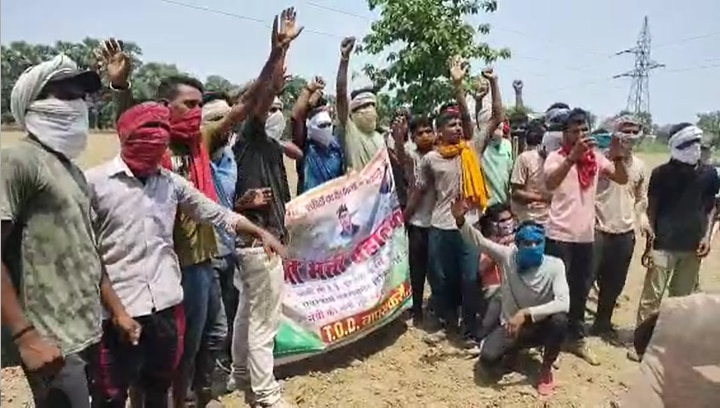 Agnipath Protest: अग्निपथ योजना के खिलाफ गाजीपुर में रेलवे ट्रैक पर प्रदर्शन करने पहुंचे युवा, पुलिस ने किया काबू