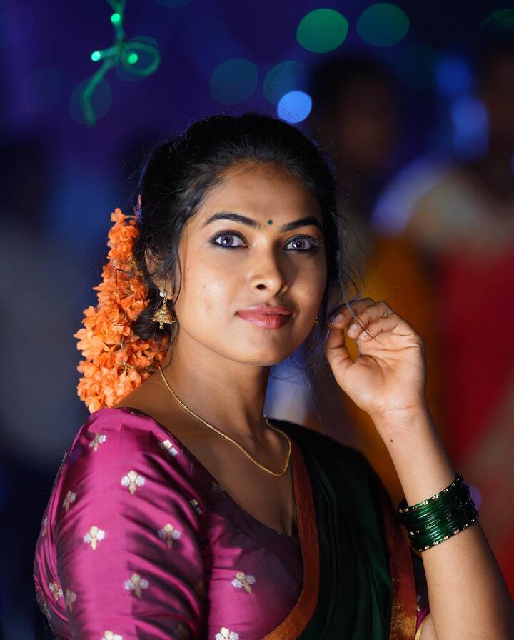దివి అందమైన ఫోటోలు -Image Credit:Divi Vadthya/Instagram