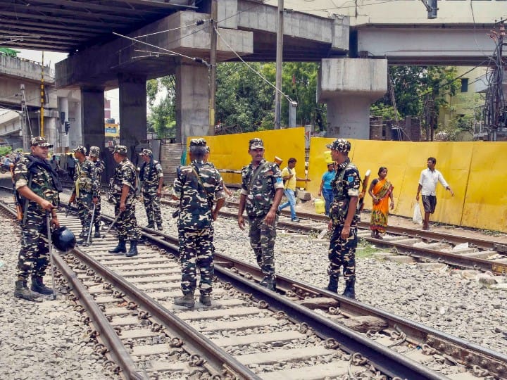Agnipath Protest: 483 Trains Services Cancelled Including Howrah-New Delhi Rajdhani Express Agnipath Protest: 483 Trains Services Cancelled Including Howrah-New Delhi Rajdhani Express