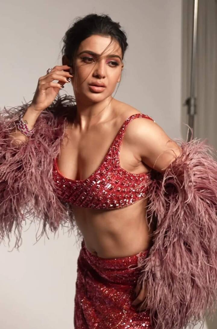 உன் வெரலு பட்டா வெடிக்கும் இந்த வெள்ள பட்டாசே