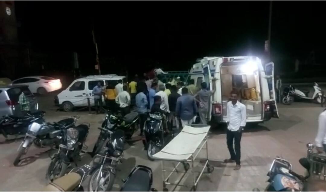 One dead in accident near Sisukunj school in Dhrangadhra ધ્રાંગધ્રા: રીક્ષા ચાલકે સ્ટેરીંગ ઉપરથી કાબુ ગુમાવતા અકસ્માત, એકનું મોત