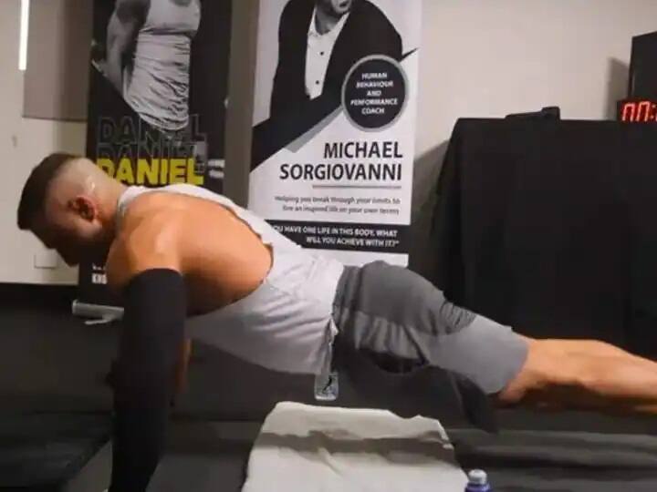 guinness world records video: australian athlete Daniel scali performed 3182 push ups in an hour Watch: ઓસ્ટ્રેલિયન શખ્સે એક કલાકમાં કર્યા 3182 પુશ-એપ્સ, બનાવ્યો વર્લ્ડ રેકોર્ડ