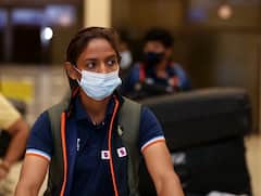 India Women tour of Sri Lanka: लिमिटेड ओवर सीरीज के लिए श्रीलंका पहुंची भारतीय टीम, देखें तस्वीरें