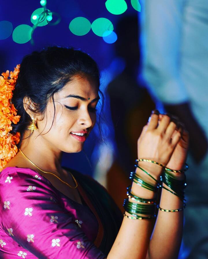 దివి అందమైన ఫోటోలు -Image Credit:Divi Vadthya/Instagram
