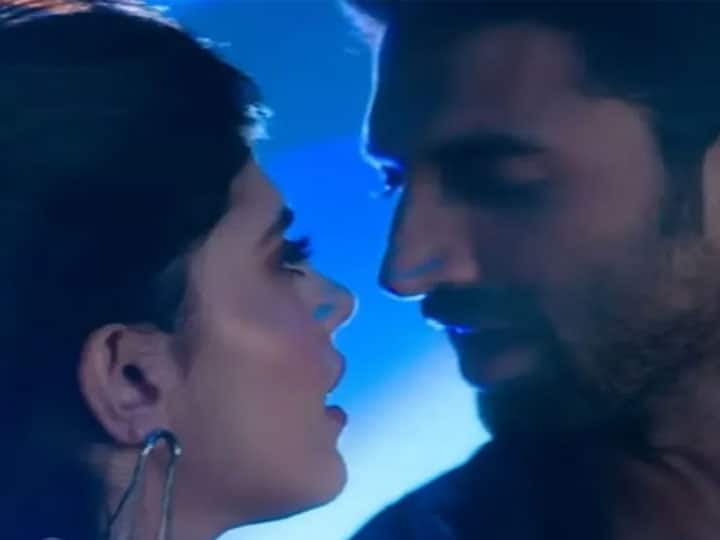 OM The Battle Within Song Aditya Roy Kapur and Sanjana Sanghi romance in Saasein Dene Aana track Song Video: आदित्‍य रॉय कपूर और संजना सांघी की फिल्‍म का रोमांटिक सॉन्‍ग रिलीज, कमाल की दिखी केमेस्‍ट्री