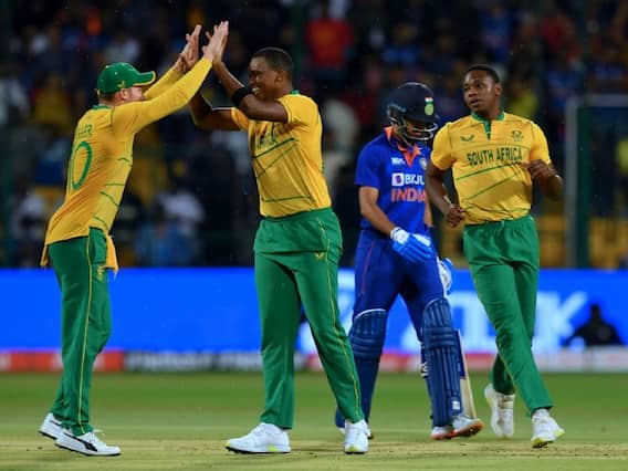 IND vs SA 3rd T20I: ક્લીન સ્વીપના ઈરાદા સાથે ઉતરશે ટીમ ઈન્ડિયા, જાણો સંભવિત પ્લેઈંગ-11થી લઈને પીચ અને હવામાનનો મિજાજ IND vs SA 3rd T20I: ક્લીન સ્વીપના ઈરાદા સાથે ઉતરશે ટીમ ઈન્ડિયા, જાણો સંભવિત પ્લેઈંગ-11થી લઈને પીચ અને હવામાનનો મિજાજ