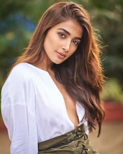 Actress pooja hegde : யாத்தே யாத்தே யாத்தே என்னாச்சோ.. வெள்ளை நிற உடையில் மனதை கொள்ளை கொண்ட பூஜா ஹெக்டே!
