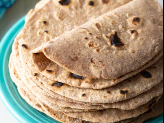 Weight Loss Diet: वेट लॉस के लिए रोटियां बनाने का सही तरीका, फॉलो करें ये टिप्स Weight Loss Diet: वेट लॉस के लिए रोटियां बनाने का सही तरीका, फॉलो करें ये टिप्स