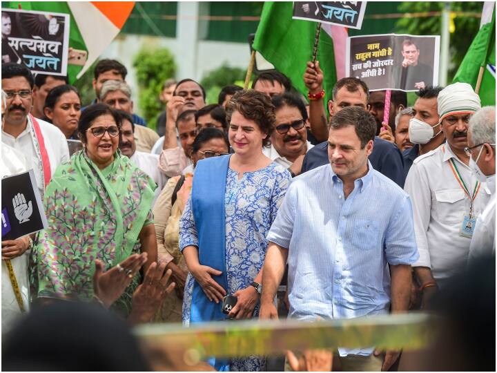 National Herald Case: ईडी के सामने कल फिर होगी राहुल गांधी की पेशी, कांग्रेस भी बड़े प्रदर्शन के लिए तैयार, दिल्ली में जुटने लगे कार्यकर्ता National Herald Case Congress is preparing for a big protest tomorrow for the questioning of Rahul Gandhi by ED National Herald Case: ईडी के सामने कल फिर होगी राहुल गांधी की पेशी, कांग्रेस भी बड़े प्रदर्शन के लिए तैयार, दिल्ली में जुटने लगे कार्यकर्ता