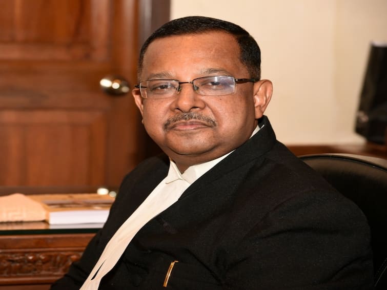 Telangana high court new chief justice Ujjal Bhuyan justice satish chandra transferred Delhi high court TS High Court : తెలంగాణ హైకోర్టు సీజేగా జస్టిస్ ఉజ్జల్ భూయాన్ నియామకం