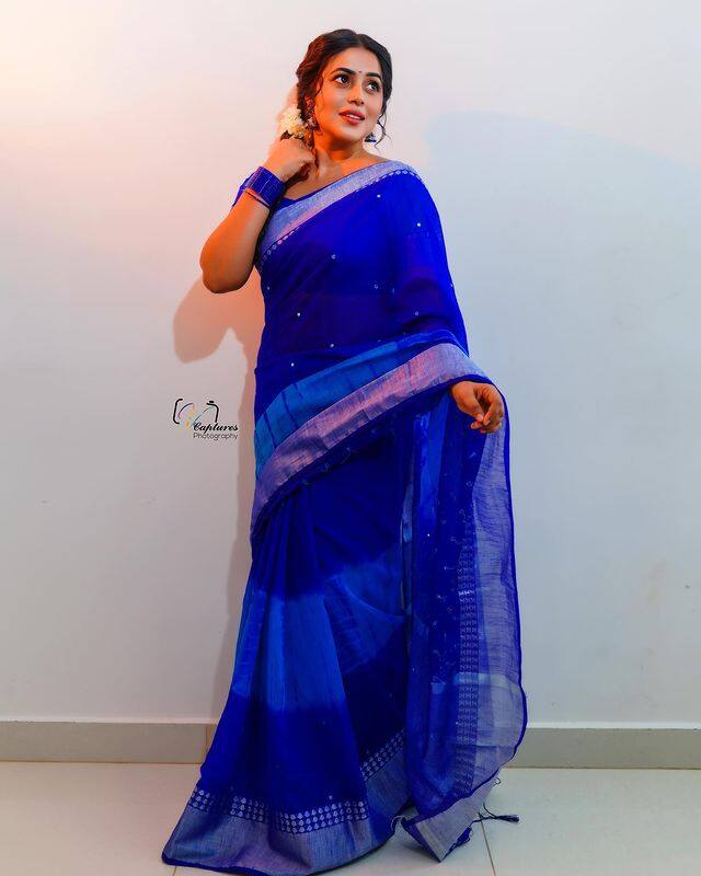 ஊதா ஊதா ஊதா பூ இன்றும் என்றும் உதிரா பூ