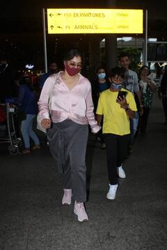 Kajol Airport Look: एयरपोर्ट पर बेटे युग का हाथ थामे दिखीं काजोल देवगन, वायरल हुईं फोटोज