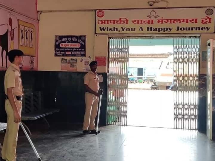Chhattisgarh News Agnipath Scheme Row Bastar railway stations security increased ANN Agnipath Scheme Row: बस्तर के रेलवे स्टेशनों की बढ़ाई गई सुरक्षा, स्थानीय पुलिस के अलावा RPF भी तैनात