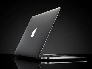 MacBook Pro : Apple ने नवीन पॉवरफुल प्रोसेसरसह लॉन्च केला MacBook Pro; प्री-ऑर्डर बुकिंग भारतात सुरू