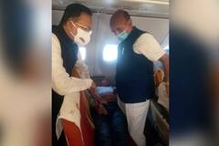 ਏਅਰ ਇੰਡੀਆ ਦੀ ਫਲਾਈਟ 'ਚ ਅਚਾਨਕ ਯਾਤਰੀ ਦੀ ਵਿਗੜੀ ਹਾਲਤ, ਇਨ੍ਹਾਂ ਨੇਤਾਵਾਂ ਨੇ ਇੰਝ ਕੀਤੀ ਮਰੀਜ਼ ਦੀ ਮਦਦ, ਦੇਖੋ ਤਸਵੀਰਾਂ
